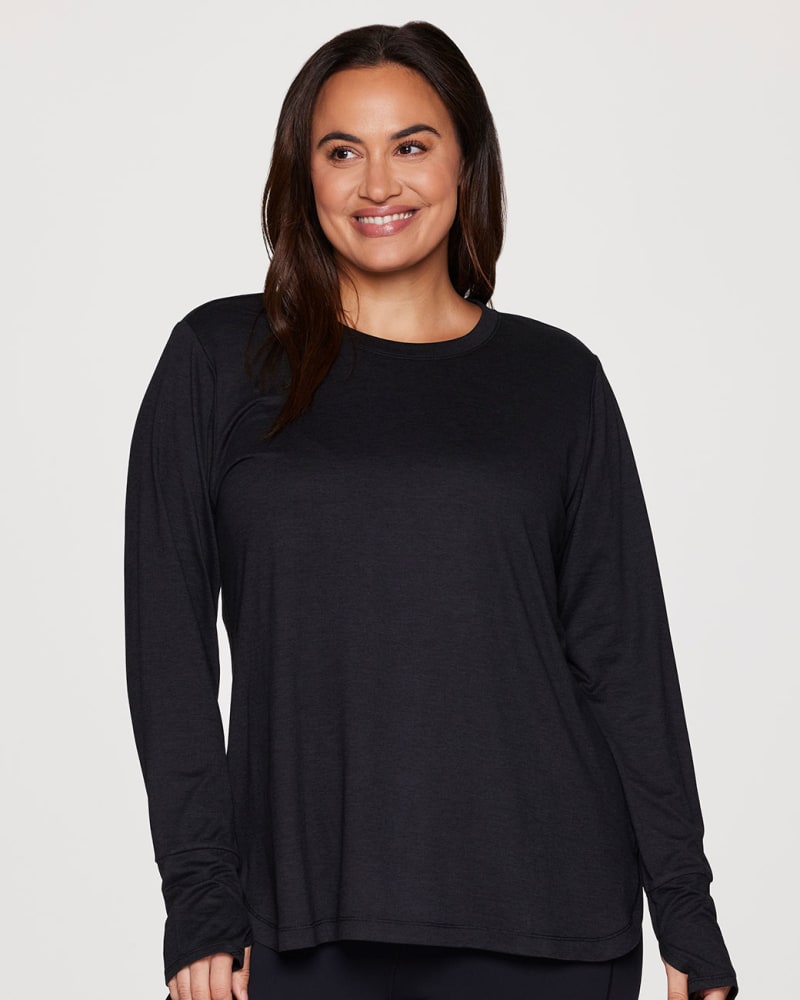 Front of a model wearing a size 2X Plus Studio Practice Long Sleeve Tunic Tee in Black Heather by RBX Active. | dia_product_style_image_id:316116